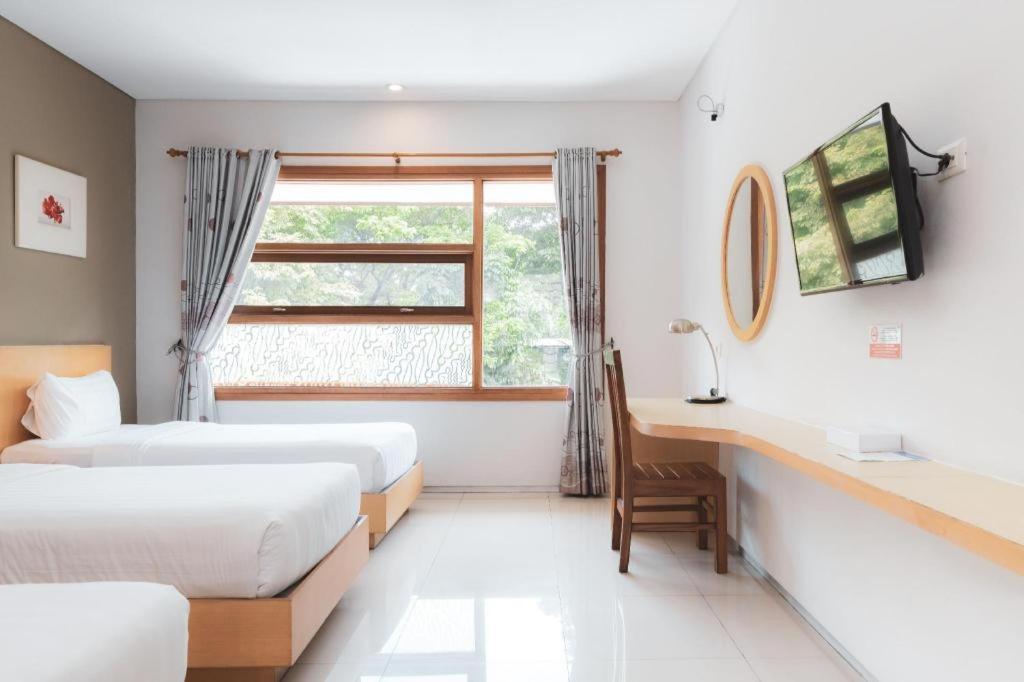 Hotel Tibera Taman Cibeunying Bandung Ngoại thất bức ảnh