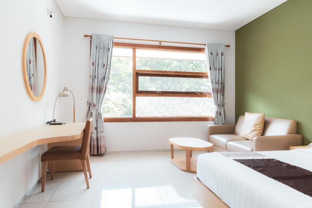 Hotel Tibera Taman Cibeunying Bandung Ngoại thất bức ảnh